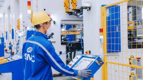 Bất chấp bị cảnh báo, một cổ phiếu thép tăng 95% trước mọi tin xấu