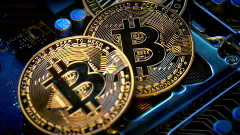 Đang lên đỉnh 120.000 USD, Bitcoin nhận 'cảnh báo nghiêm trọng'
