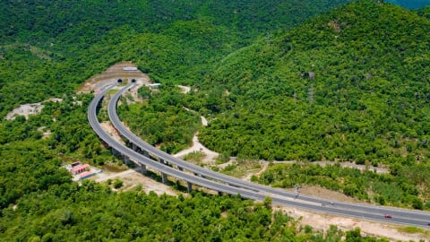Mục tiêu tăng trưởng 8%: Đừng chỉ trông chờ vào đầu tư công