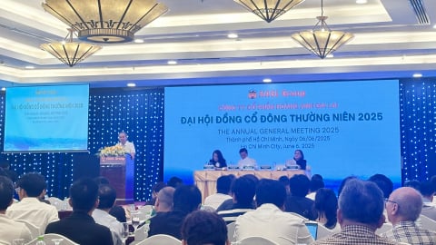 Bầu Đức trồng thêm dâu tằm, cà phê, lỡ 'sóng heo' vì thiếu vốn