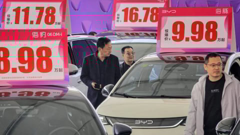 Sụp đổ dây chuyền 'rình rập' ngành xe điện Trung Quốc