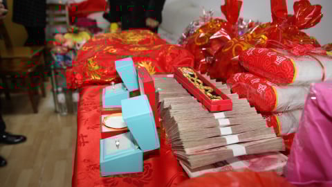 Tiền thách cưới tăng chóng mặt, đàn ông Trung Quốc khó lấy vợ