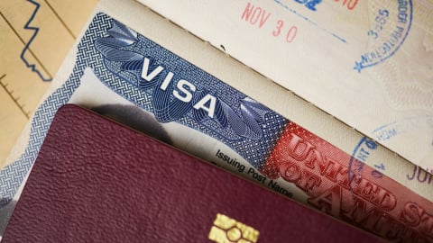 Mỹ nối lại phỏng vấn visa du học, yêu cầu tài khoản mạng xã hội công khai