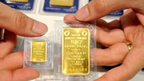 Tỷ giá lập đỉnh cao, tiền vào ngân hàng tăng mạnh và nỗi lo lãi suất đi lên