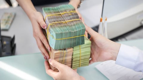 Lãi suất liên ngân hàng giảm sâu, tỷ giá tăng cao bất thường