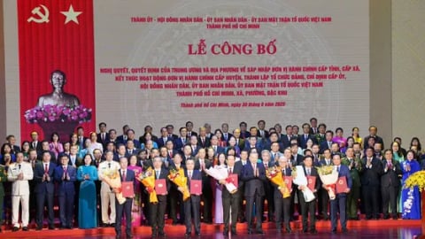 Lễ công bố Nghị quyết, quyết định về sáp nhập tỉnh thành, chỉ định nhân sự