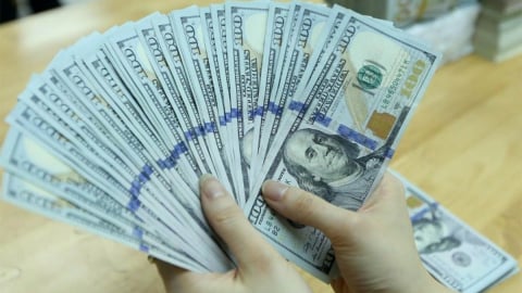 Giá USD ngân hàng tiếp tục đi lên, tự do tái chiếm mốc kỷ lục
