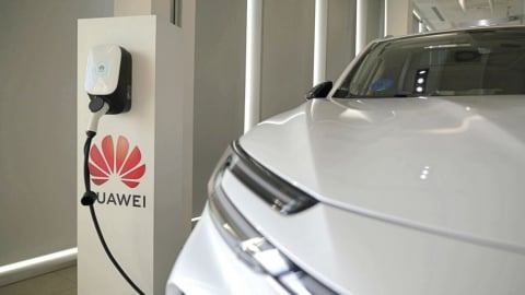 Huawei 'gây sốc' với pin sạc 5 phút, chạy 3.000km