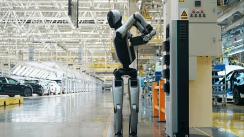 Đột phá robot hình người Trung Quốc: Tự thay pin, hoạt động liên tục 24/7
