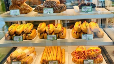Bán đồ ăn ở sân bay giá trên trời, những DN đang thu lãi đậm