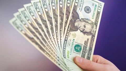 Tỷ giá trung tâm lập đỉnh mới, giá USD ngân hàng hạ nhiệt