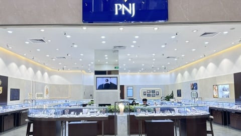 'Khủng hoảng kim cương' dìm sâu giá cổ phiếu, phủ bóng lên triển vọng của PNJ