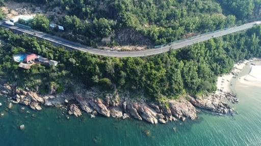 Ngắm cung đường ven biển 115km tuyệt đẹp ở miền Trung