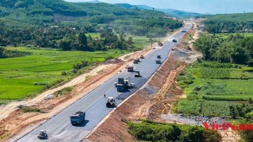 Thăm công trường '3 ca - 4 kíp' trên cao tốc Quảng Ngãi - Hoài Nhơn 20.400 tỷ đồng