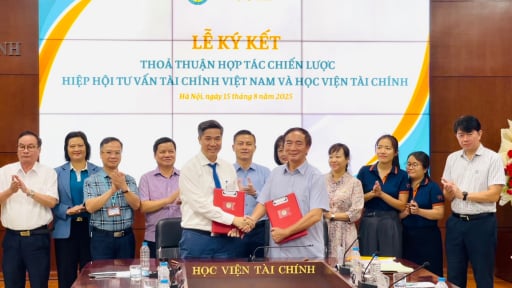 Khoảnh khắc đẹp tại Lễ ký kết hợp tác chiến lược giữa VFCA và Học viện Tài chính