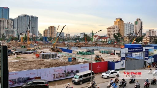 Thăm Vinhomes Gallery hơn 17.000 tỷ đồng trên 'đất vàng' Hà Nội
