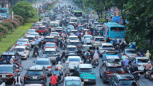 Khảo sát 2 tuyến đường sẽ phân làn giao thông đảo chiều theo giờ ở Hà Nội