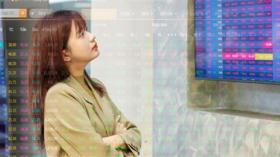 VN-Index thiếu lực vượt cản, cổ phiếu phòng thủ lên ngôi