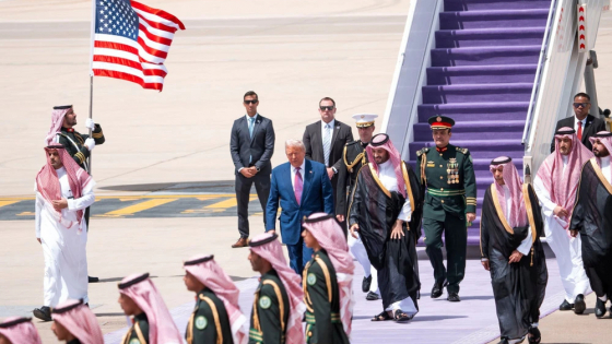 TT Trump đến Vùng Vịnh: Chuyến đi xa hoa và màn 'chốt deal' 2.000 tỷ USD