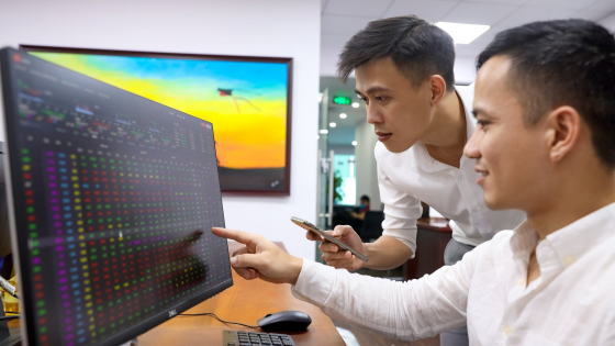 Cổ phiếu bất động sản 'gánh' VN-Index giữ đỉnh 1.340 điểm