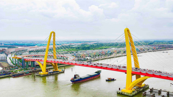 Vingroup thông xe cầu Hoàng Gia 