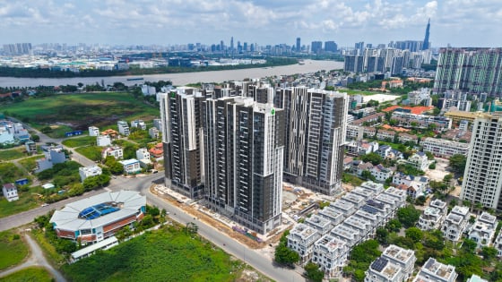 Bất động sản TP.HCM: Ngược dòng giữa làn sóng điều chỉnh giá 