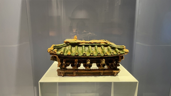Hà Nội trưng bày báu vật Hoàng cung Thăng Long