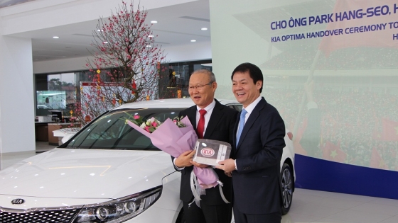 Kia Optima tặng HLV U23 Park Hang Seo có gì ấn tượng?