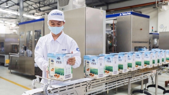 Tài chính tuần qua: Vinamilk sắp tạm ứng cổ tức, đấu giá 100 triệu cổ phiếu AAA