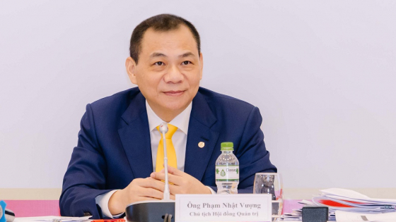 Màn đối thoại đầy ấn tượng của tỷ phú Phạm Nhật Vượng và cổ đông Vingroup