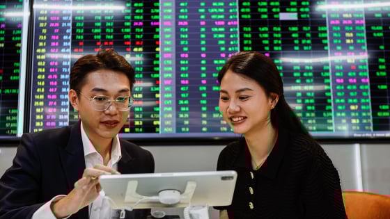 Tiền đổ mạnh vào thị trường, VN-Index vượt đỉnh lịch sử