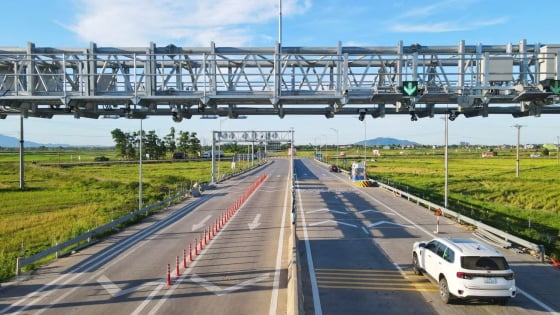 Thêm 5 tuyến cao tốc Bắc - Nam qua miền Trung bắt đầu thu phí từ ngày mai