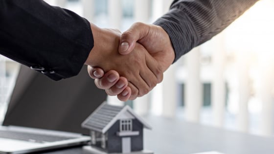 Khủng hoảng và những cú bắt tay làm thay đổi xu hướng tài chính tiêu dùng