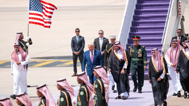 TT Trump đến Vùng Vịnh: Chuyến đi xa hoa và màn 'chốt deal' 2.000 tỷ USD