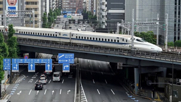 Đường sắt cao tốc: 'Đắt xắt ra miếng' và lựa chọn của Việt Nam