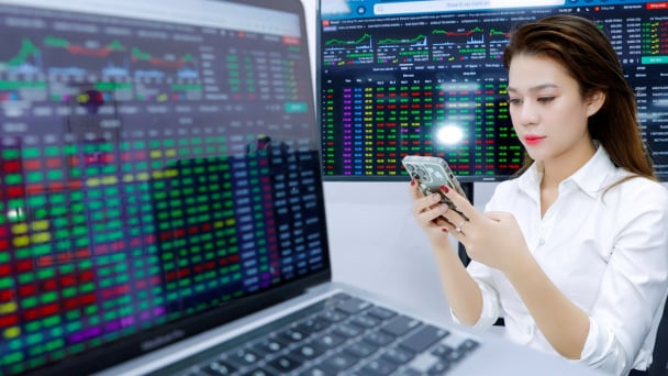 Cổ phiếu 'họ' Vin mở đường, VN-Index chưa thể 'cắm cờ' trên đỉnh mới