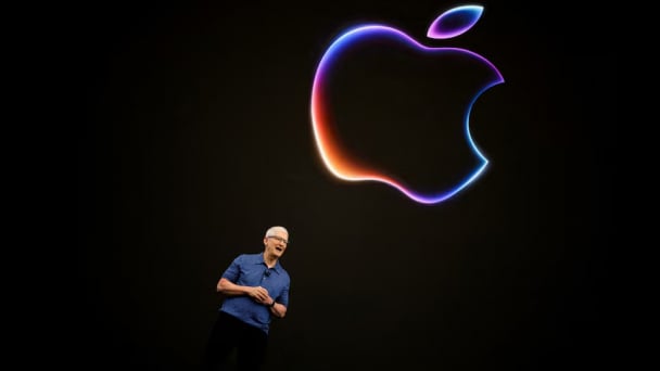 Chậm chân với AI, cổ phiếu suy giảm... Apple đối mặt  nguy cơ tụt hậu
