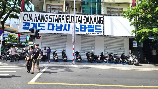 Loạt hàng thời trang trên phố du lịch Đà Nẵng 'cửa đóng, then cài'