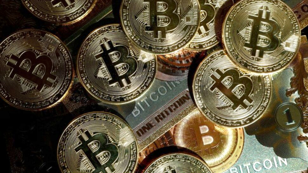 Mỹ tấn công Iran: Bitcoin giảm mạnh xuống dưới 99.000 USD, thị trường tiền số lao dốc