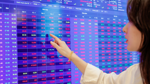 VN-Index áp sát 1.400 điểm: Tâm lý chốt lời rập rình, chưa yên với 'sóng' thuế đối ứng