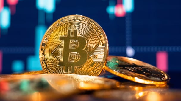 Bitcoin tăng gần gấp đôi so một năm trước, Mỹ bật đèn xanh?