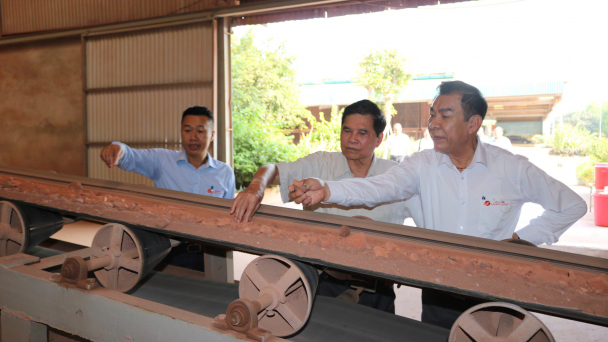 Đánh thức những miền đất: Người biến đồng đất bấp bênh thành ‘vàng’