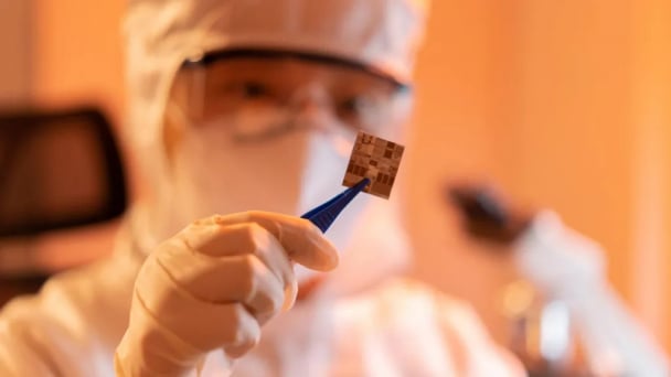 TT Trump dọa áp thuế 100% chip nhập khẩu: Chuỗi cung ứng bán dẫn toàn cầu đổ vỡ?