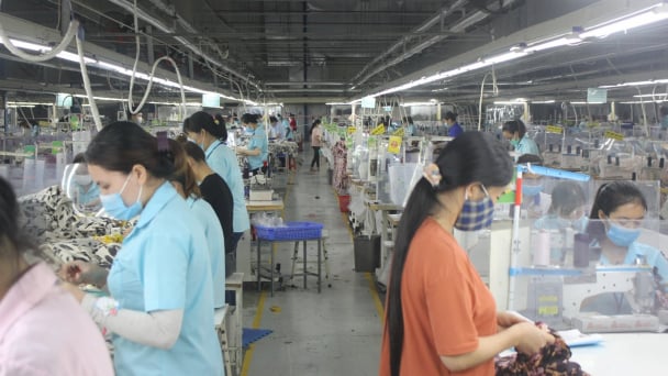 Từ 1/7: Tiền lương làm việc ban đêm, làm thêm giờ được miễn thuế