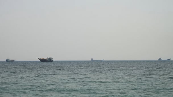 Kịch bản Mỹ - Iran lặp lại: Hormuz đóng cửa, thị trường đồng loạt chao đảo