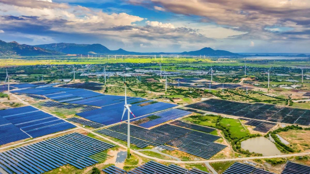 Sau bùng nổ là bế tắc: 4.000 MW điện mặt trời, điện gió chưa được mua bán