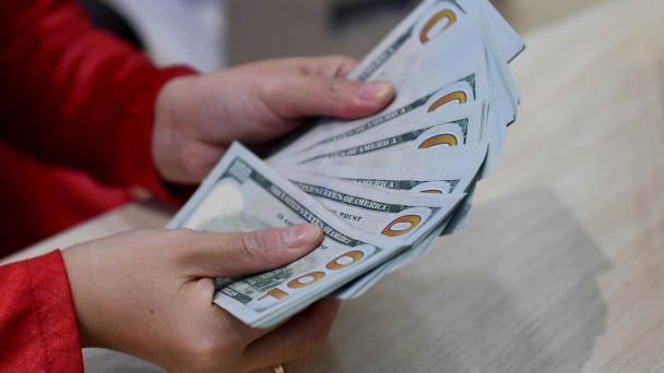 Giá USD 'chợ đen' tăng nóng, vượt đỉnh 26.500 đồng