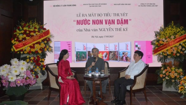 Tiểu thuyết về cuộc đời và sự nghiệp của Bác: 'Nước non vạn dặm'