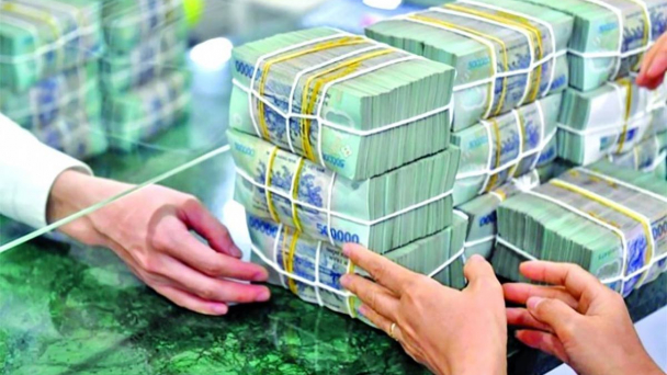 Ngân hàng dồn sức tăng vốn, người dân đổ tiền về nhà băng