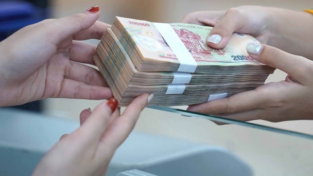 Lãi suất cho vay hạ thấp, tiền gửi ngân hàng tăng kỷ lục